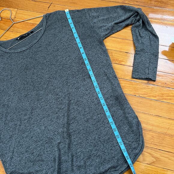ATHLETA Women's Long Sleeve Gray Top with Thumb Holes Size L - Picture 12 of 13